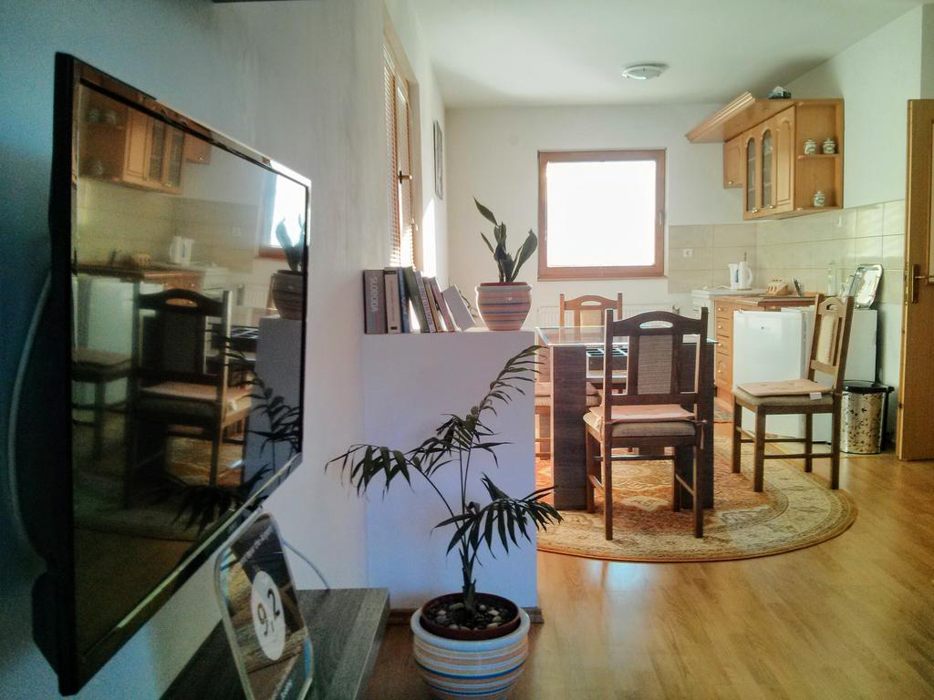 Apartment Near The Airport Сараево Екстериор снимка