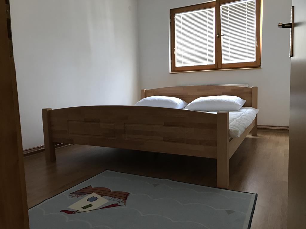Apartment Near The Airport Сараево Екстериор снимка