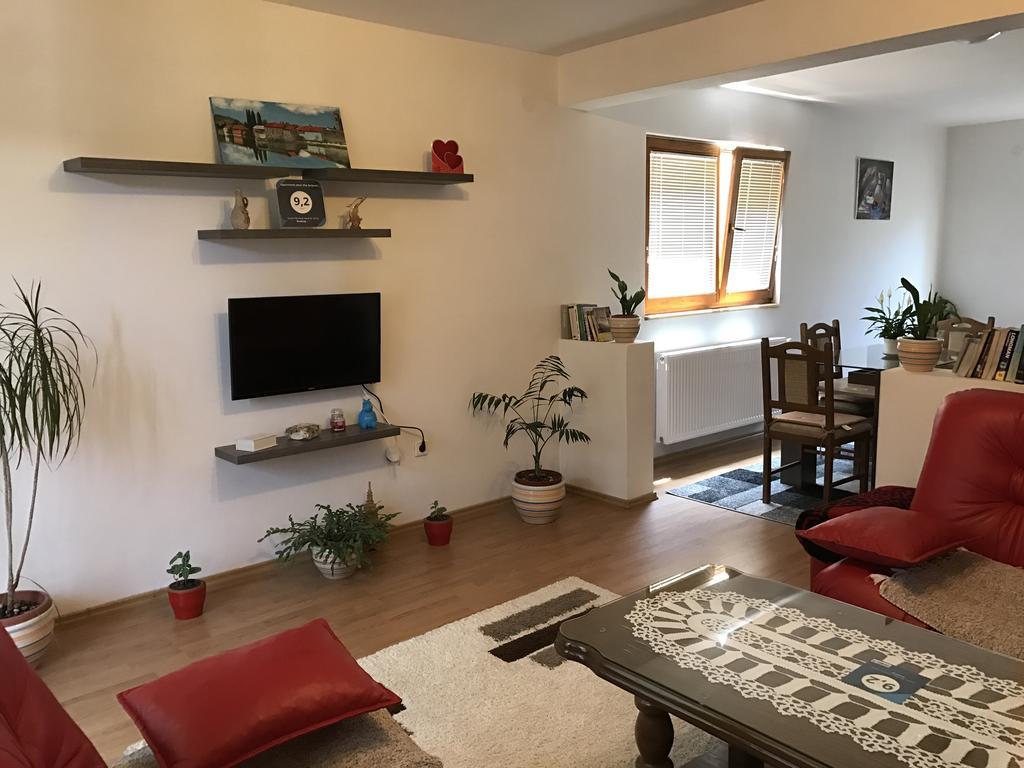 Apartment Near The Airport Сараево Екстериор снимка