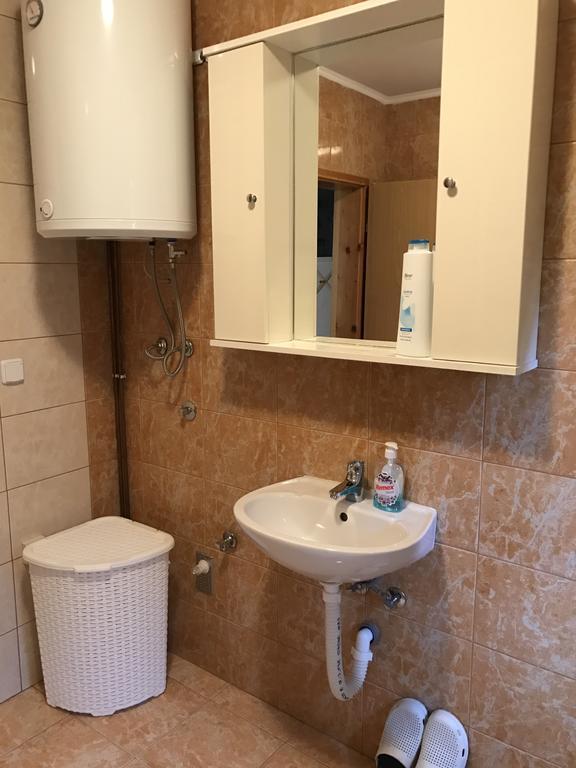Apartment Near The Airport Сараево Екстериор снимка